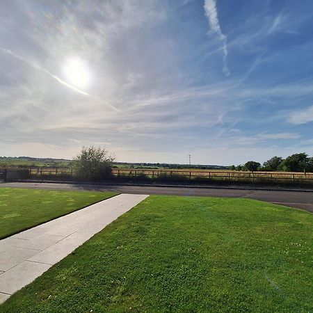 Lanarkshire Apartment- Views- Sleeps 4- Balcony Larkhall  Exterior photo