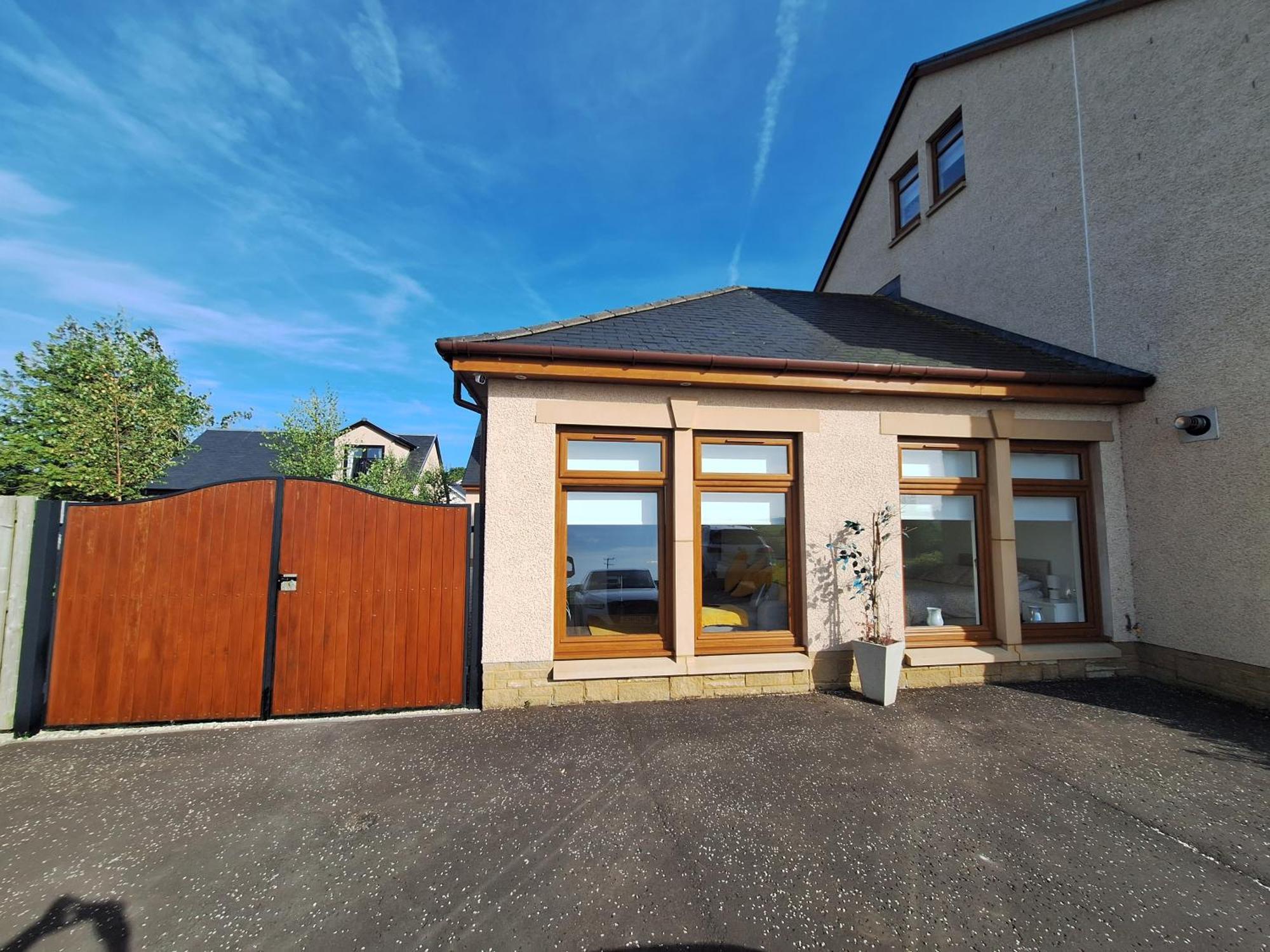 Lanarkshire Apartment- Views- Sleeps 4- Balcony Larkhall  Exterior photo